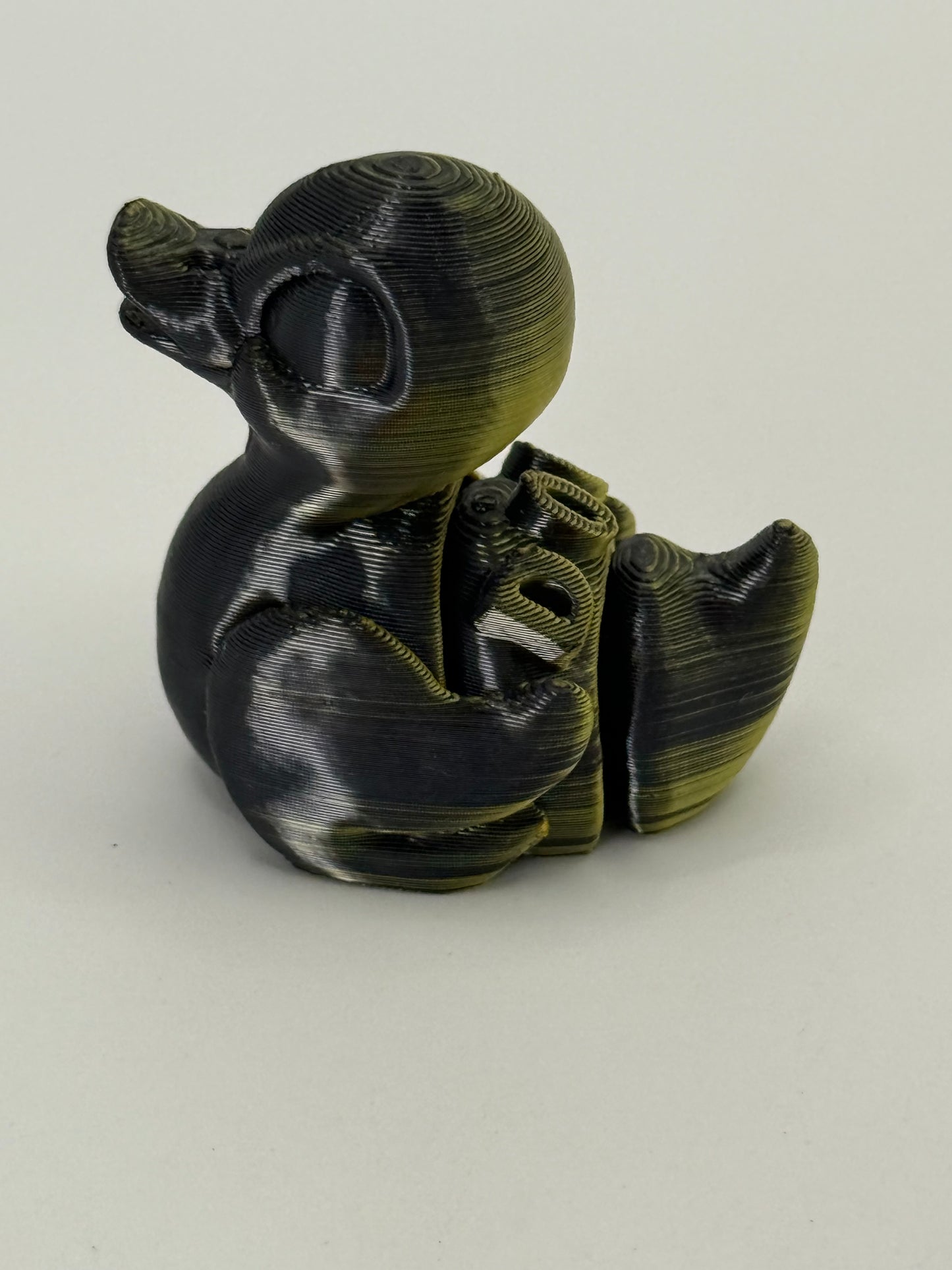 D06: Silk Black Golden
